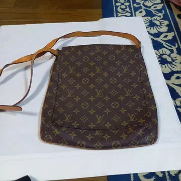 모노그램 숄더백