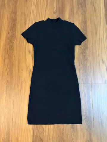 ZARA 블랙 반팔 니트 미니 원피스