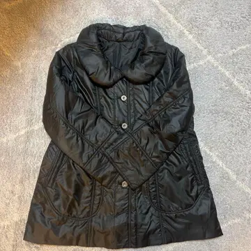 블랙 다운 자켓 버튼 포함