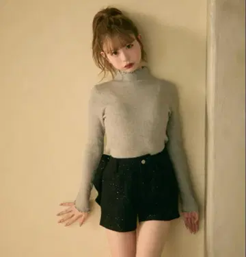 [ 정가 이하 / 새상품 ] TITTY&CO 백리본 라메 숏팬츠 블랙