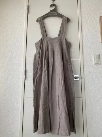 네스트로브 린넨 박스 스트랩 원피스