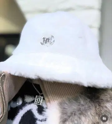 GYDA GYGY 모티브 부착 인조 모피 버킷 햇