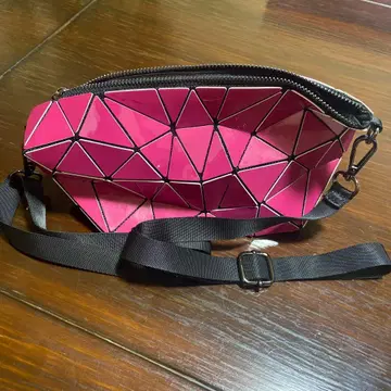 지오메트릭 패턴 핑크 숄더백