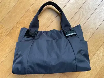 새상품급 이아 파피요네 수지 부품 토트백