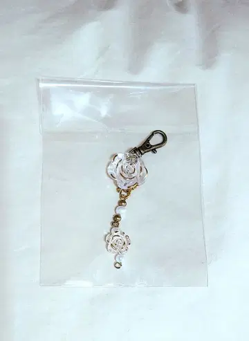 실버 로즈 모티브 참 약 5cm