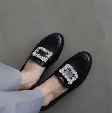 OHGA 비쥬 장식 블랙 로퍼 23