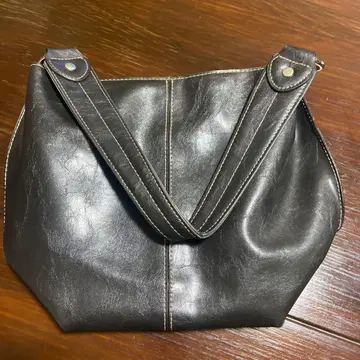 블랙 합성 피혁 숄더백