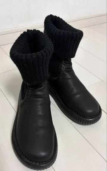 블랙 가죽 니트 숏부츠