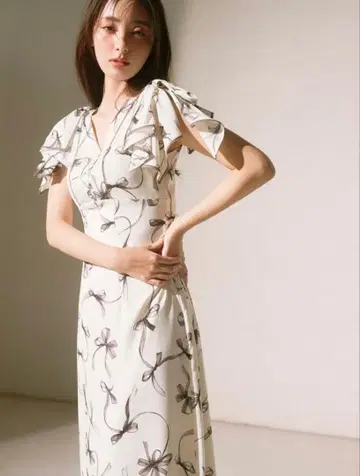 SNIDEL Sustainable 리본 프린트 원피스 IVR 00 사이즈