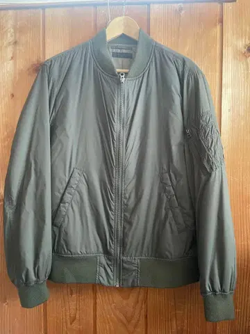 유니클로 MA-1 블루종 올리브 L 사이즈