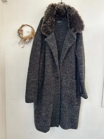 ZARA 그레이 계열 퍼 부착 롱 코트