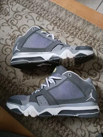 Jordan 스니커즈 그레이 코디하기 쉬워요!