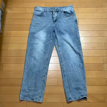 라이트 블루 스트레이트 데님 팬츠