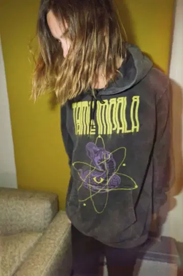 the people vs tame impala 케빈 파커 착용