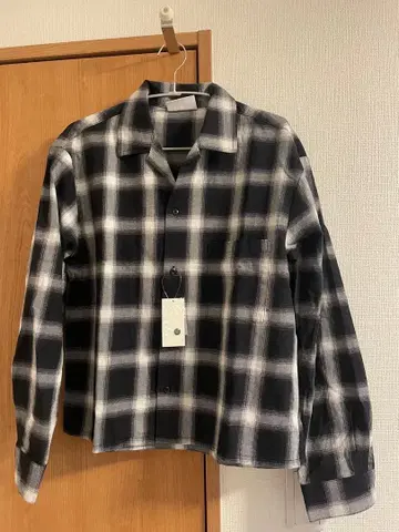 블랙 화이트 체크 무늬 긴팔 셔츠