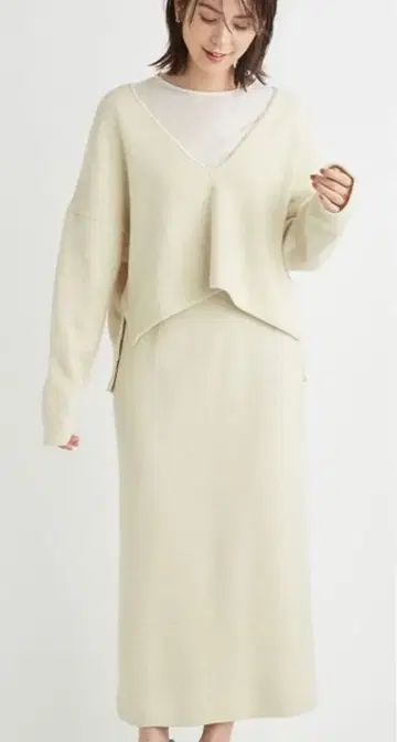 emmi V넥 와이드 풀오버 & 스커트 셋업 화이트