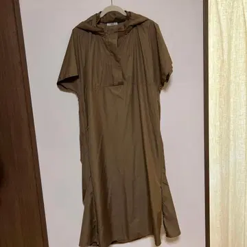 emmi 후드 부착 베이지 원피스