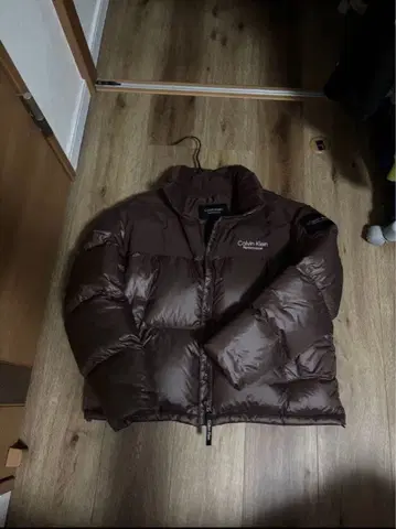 캘빈 클라인 다운 자켓 브라운