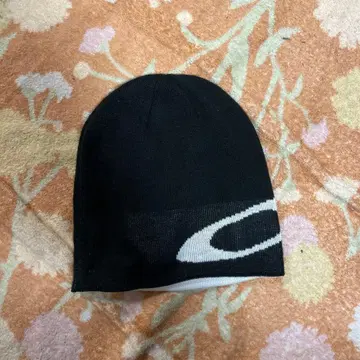 로고 니트 모자 블랙/화이트