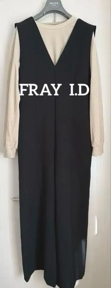 새상품 FRAY I.D 블랙 V넥 살로펫 롱 기장 세탁 OK