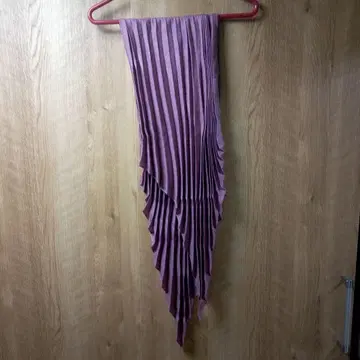 적자색 플리츠 스톨