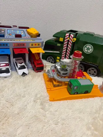 긴급 차량 스테이션, 쓰레기 수거차, 토미카 건설