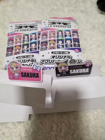 LESSERAFIM SAKURA 훼미리마트 네임 배지