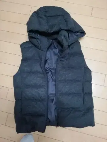 유니클로 후드 탈부착 가능, 도톰하고 따뜻한 다운 베스트