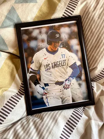 오타니 쇼헤이 포스터 콜라주 액자 포함 [ 가격 인하 가능 ]