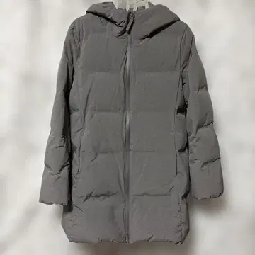 유니클로 여성용 심리스 다운 코트 M 그레이 미사용에 가까움