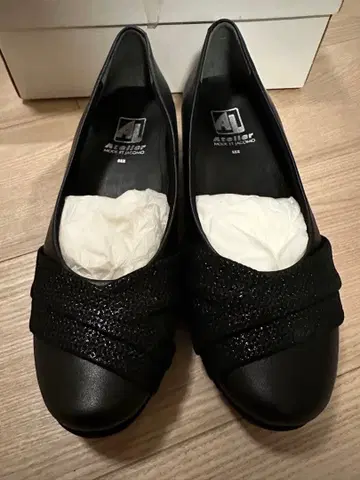 Mode et Jacommo Atelier 블랙 플랫슈즈