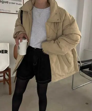 willfully 퀼팅 판초 다운 자켓 베이지