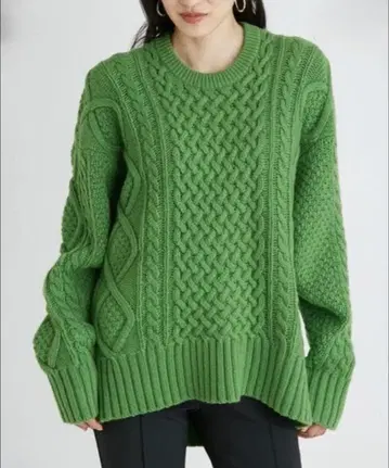 미라 오웬 골드 참 포함 케이블 니트