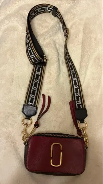 빨간색 숄더백 로고 스트랩 포함