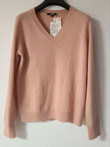 유니클로 캐시미어 100% V넥 핑크 M 스웨터
