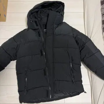 ZARA 후드 부착 블랙 다운 자켓 S