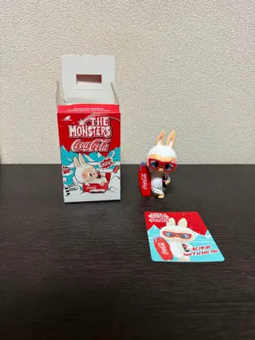 러브브 코카콜라 POPMART 서핑