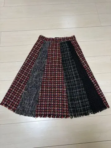 STRAWBERRY FIELDS 플레어 스커트