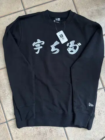 [ NEW ERA ] 우치다 콜라보 맨투맨 M 사이즈 블랙