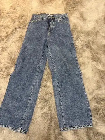 라이트 블루 스트레이트 데님 팬츠