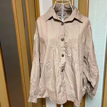 엘르 로데오 베이지 긴팔 셔츠 큰 로고 프린트