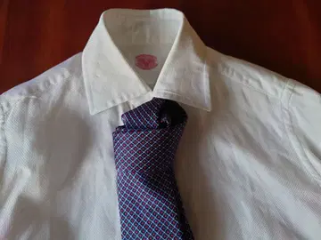 엠포리오 아르마니 빨간색과 파랑색의 기하학 패턴 넥타이