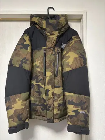 THE NORTH FACE 카모플라쥬 다운 자켓