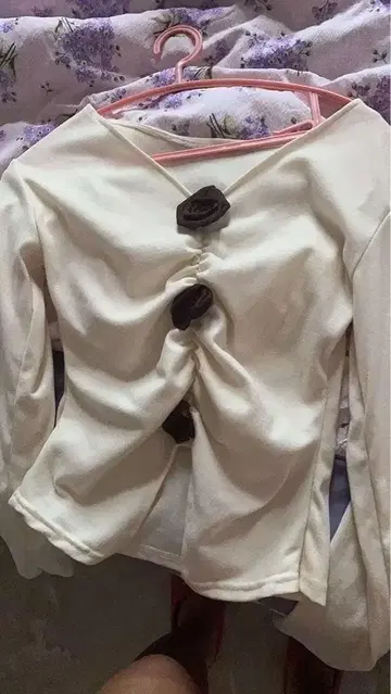 꽃 장식 화이트 긴팔 셔츠