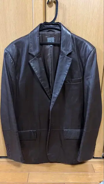 Calvin Klein 다크 브라운 가죽 자켓