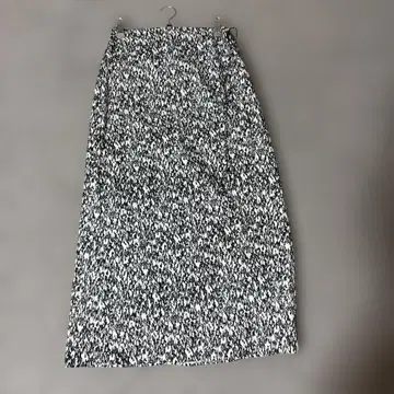 모노톤 프린트 랩스커트