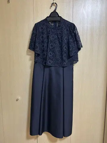 네이비 레이스 드레스 플레어 슬리브