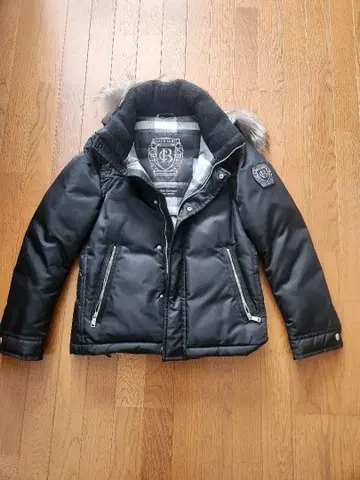 한정품 블랙 라벨 퍼 달린 다운 자켓