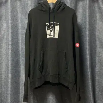 그래픽 프린트 블랙 후드티