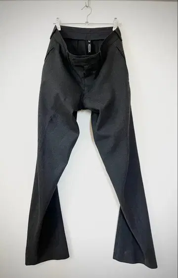 새상품급 ripvanwinkle 토네이도 팬츠 차콜 사이즈 3